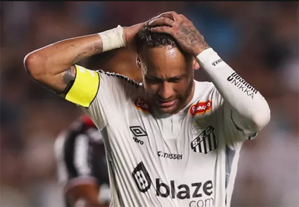 Brésil – 24 ballons perdus, aucun dribble réussi, aucune frappe cadrée… : Neymar : une première catastrophique avec Santos