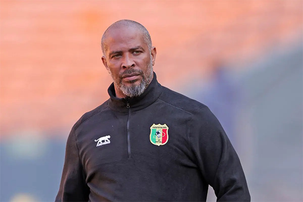 Nouveau coach du Nigeria : Eric Chelle va encore entraîner le Mc Oran !