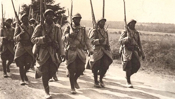 Quel regard sur l’héritage de tirailleurs enrôlés comme supplétifs dans la répression de révoltes anticoloniales et des guerres inter-impérialistes de la France ?