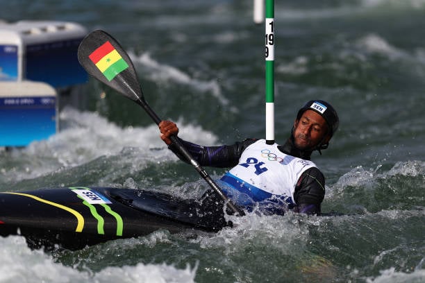 JO 2024 – Préliminaires kayak slalom : Yves Bourhis tombe… la pagaie à la main