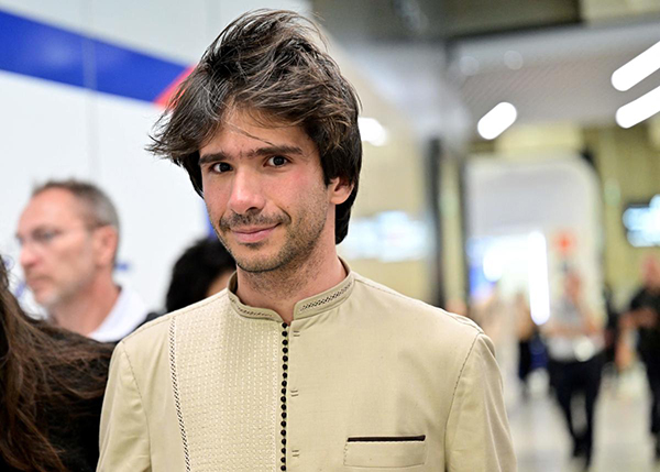 Juan Branco veut brûler notre pays, ne le laissons pas faire