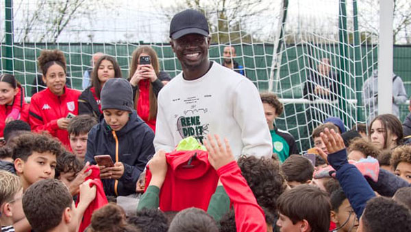Bourges : Sadio Mané reçu en rockstar !