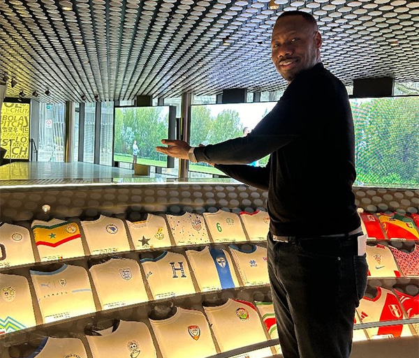 Visite – Sélectionneur des Lions locaux : Pape Thiaw «invité spécial» au Musée de la Fifa