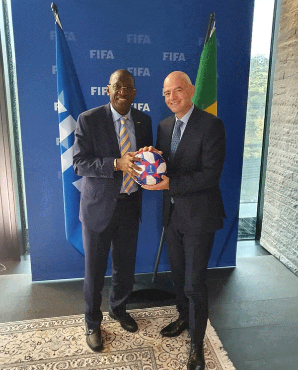 Fifa – Fédération malienne de football : Infantino félicite le président… arrêté fin août