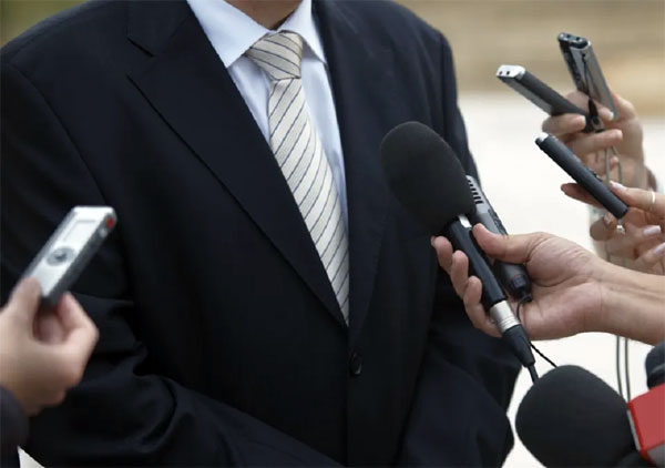 La communication politique : mentir vrai et paraître vertueux par le verbe