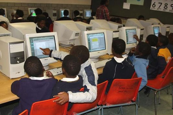 Discours d’adultes et internet des enfants : Bien au-delà, il y a toujours plus à construire