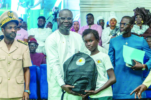 Distribution de kits scolaires dans la commune de Cambérène : Doune Pathé Mbengue s’inscrit pour la mairie de Dakar