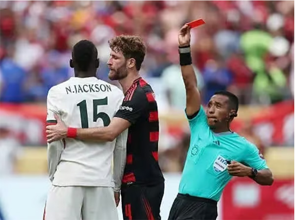Mondial des clubs – Expulsé… 4 minutes après son entrée en jeu : Jackson retombe dans ses travers