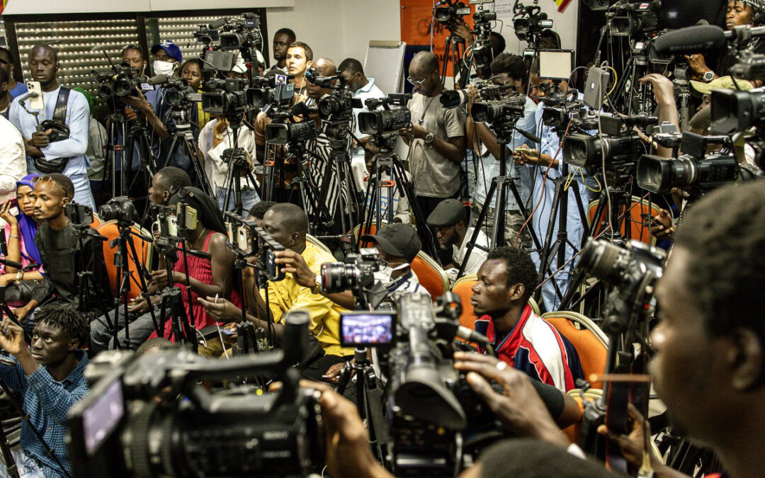Closure of “non-compliant” media: The press faces a black screen